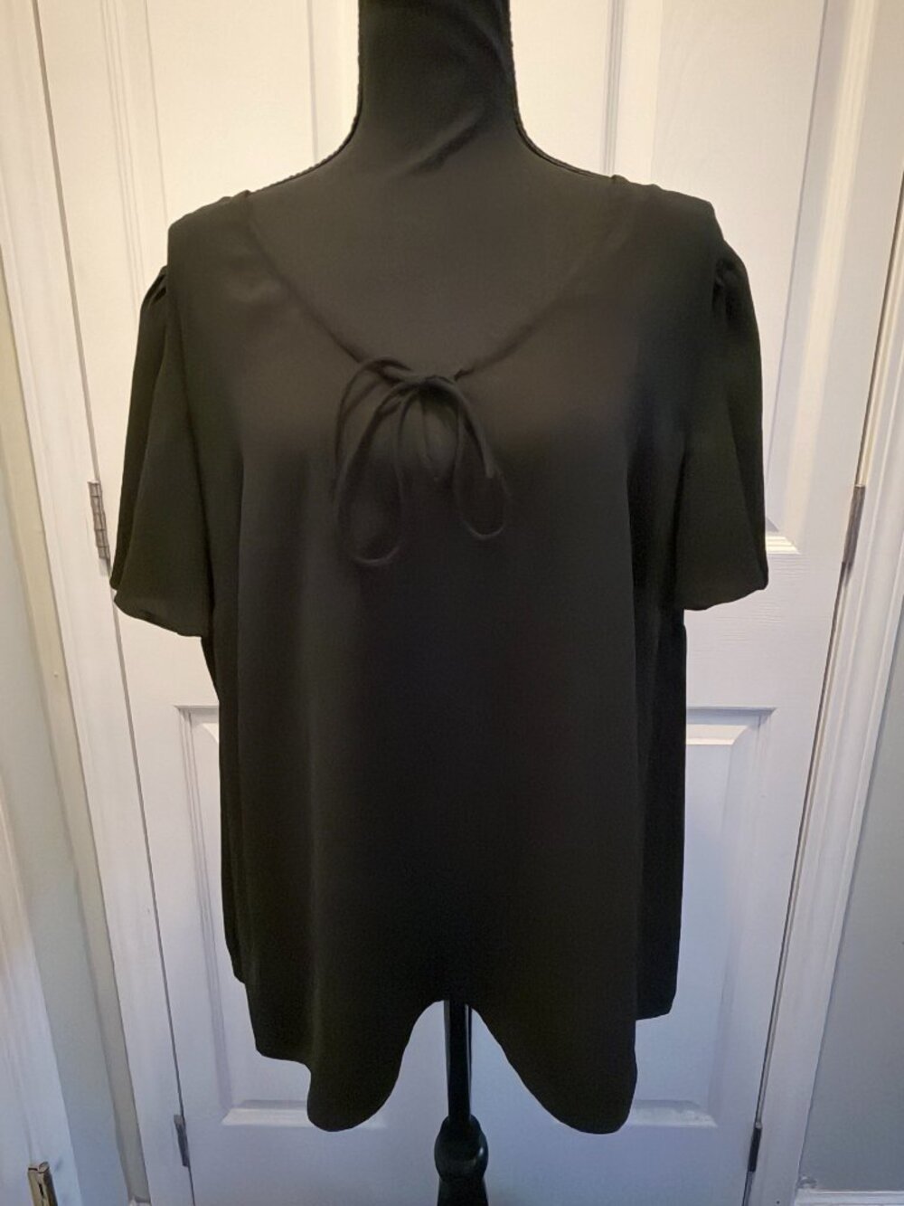 LC Lauren Conrad Pullover Tie Front Flutter Sleeve Woven Top XL in Black